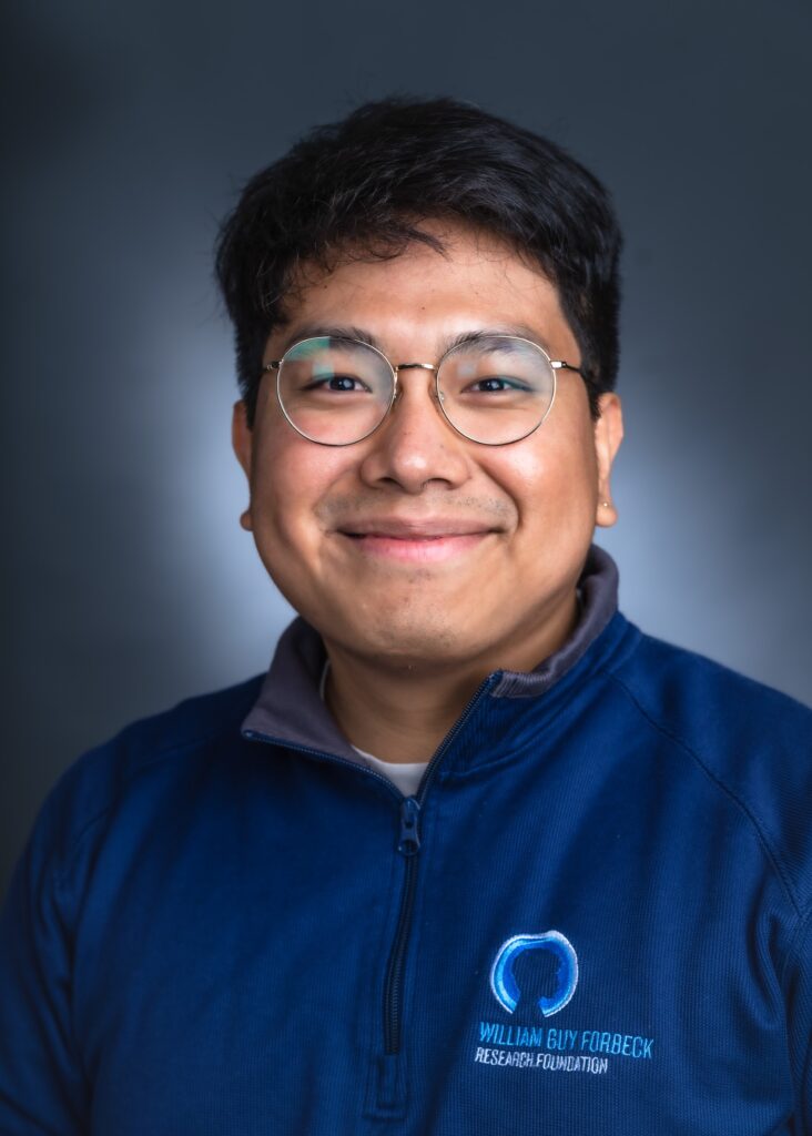 Headshot of Carlos Mendez-Dorantes